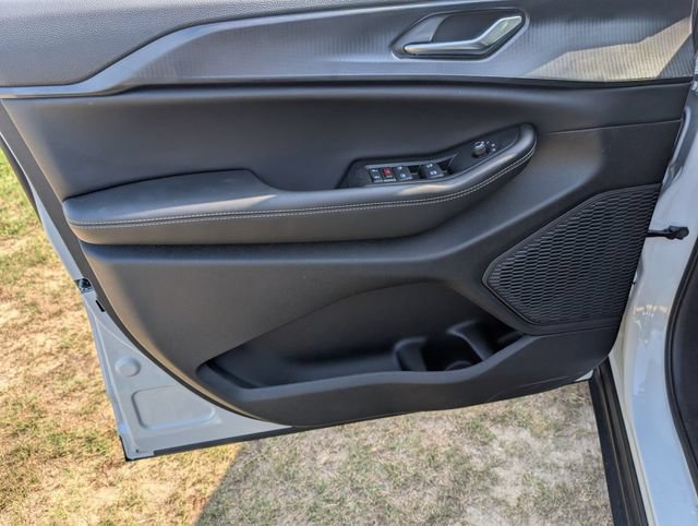 New 2026 Jeep Grand Cherokee L Laredo RWD image 9
