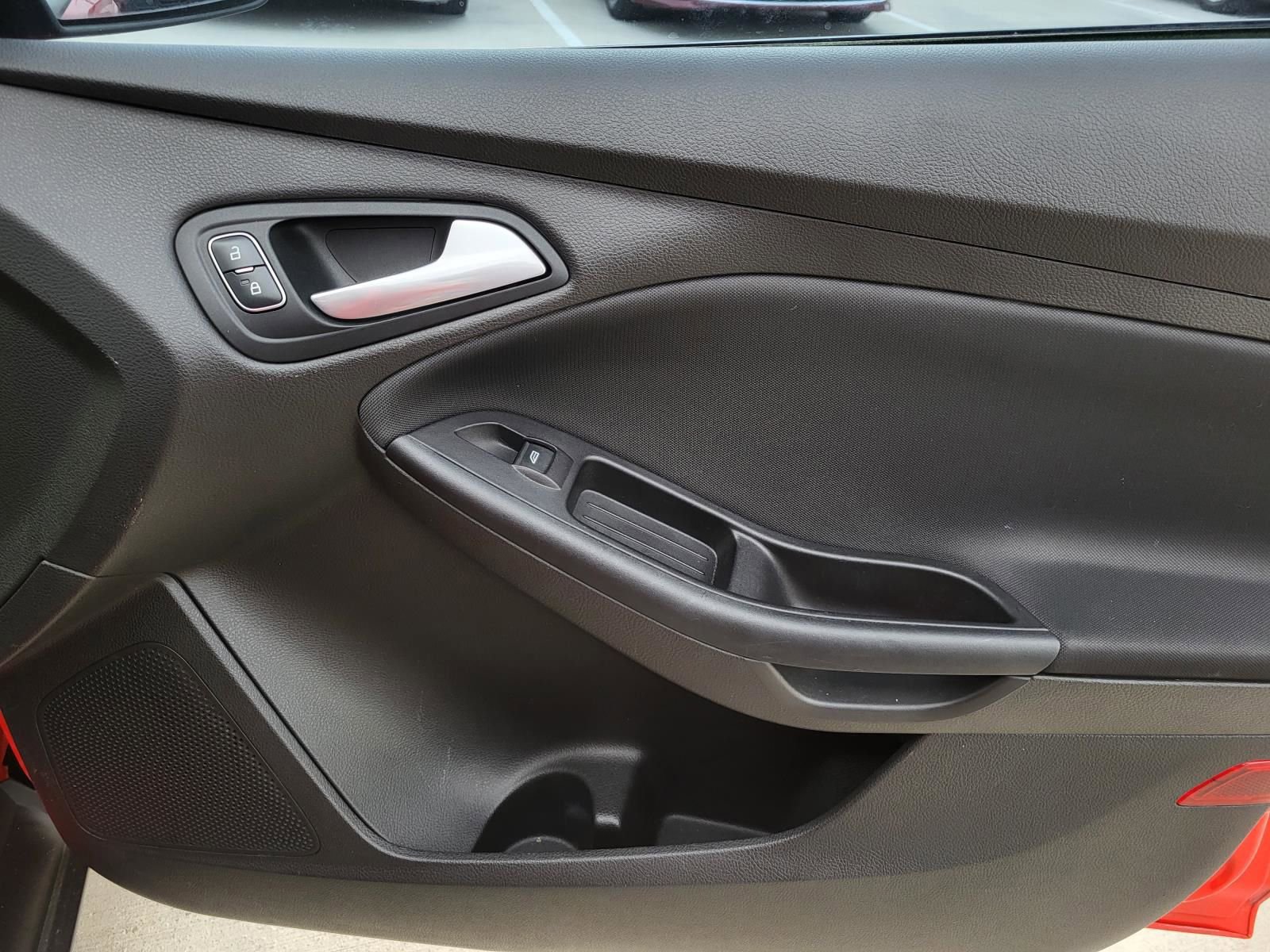 Used 2016 Ford Focus SE image 7