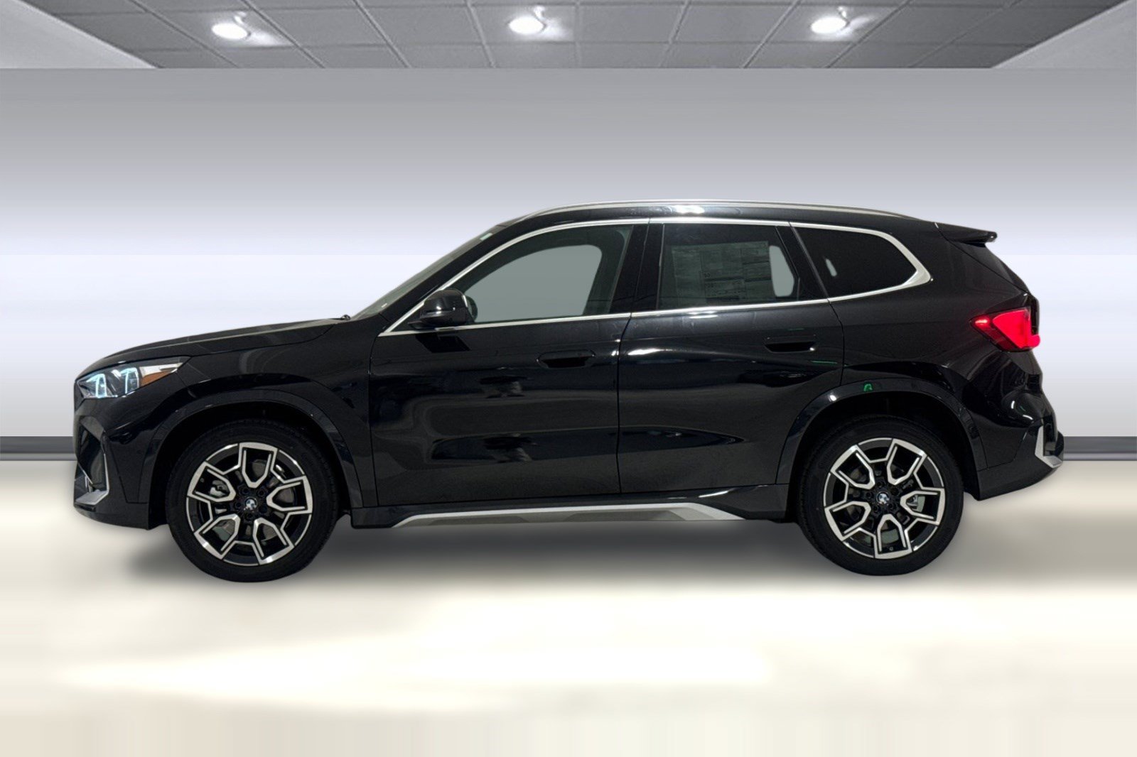 New 2026 BMW X1 xDrive28i w/ Technology Package AWD/4WD image 2