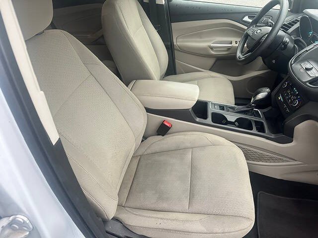 Used 2019 Ford Escape SE FWD image 17