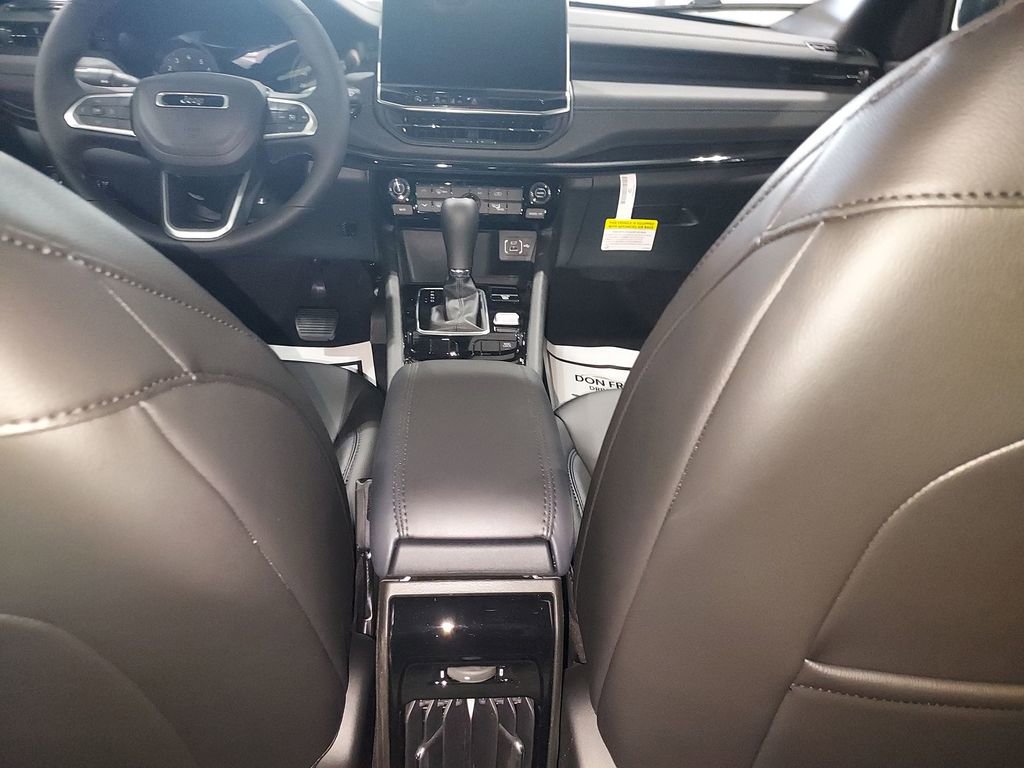 New 2026 Jeep Compass Latitude image 10