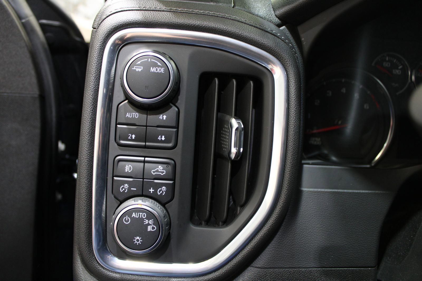 Used 2021 Chevrolet Silverado 1500 RST image 28