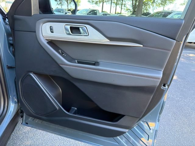 Used 2025 Ford Explorer Active w/ Active Comfort Package RWD image 14