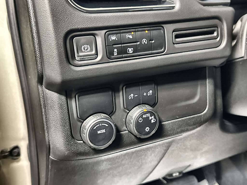Used 2023 Chevrolet Suburban RST w/ Luxury Package RWD image 16