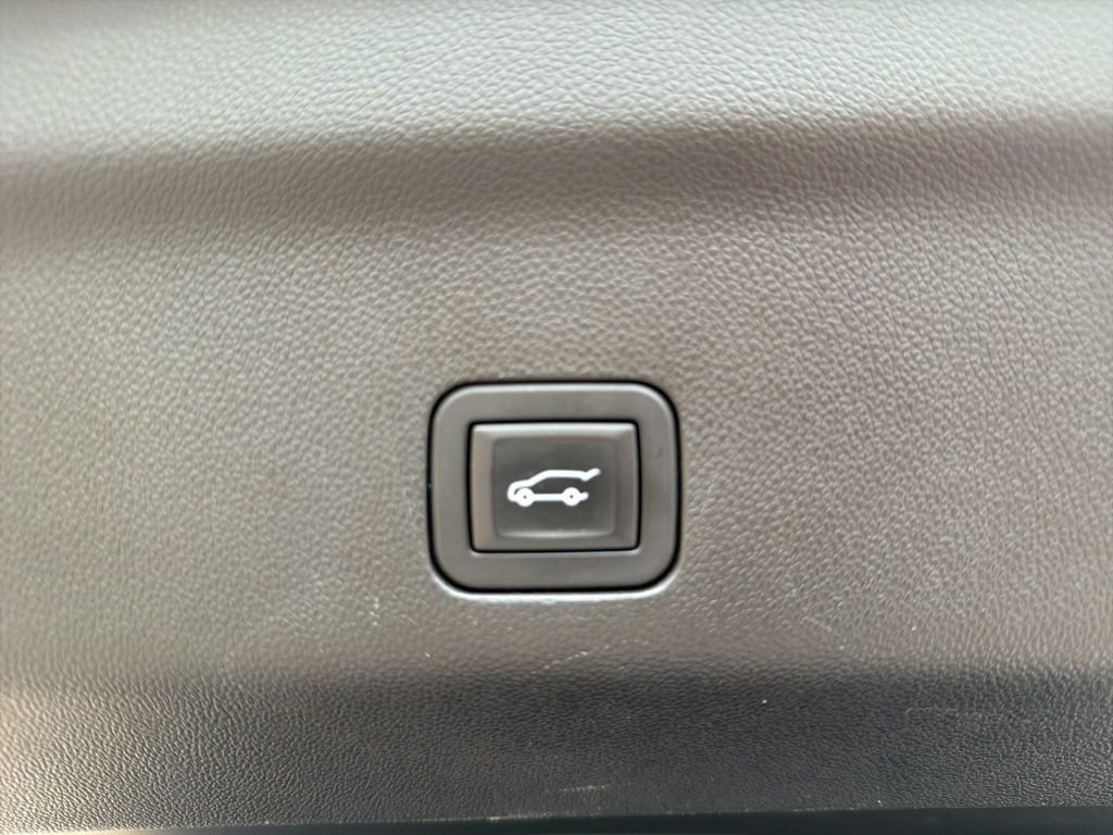 Used 2024 Chevrolet Tahoe High Country AWD/4WD image 8