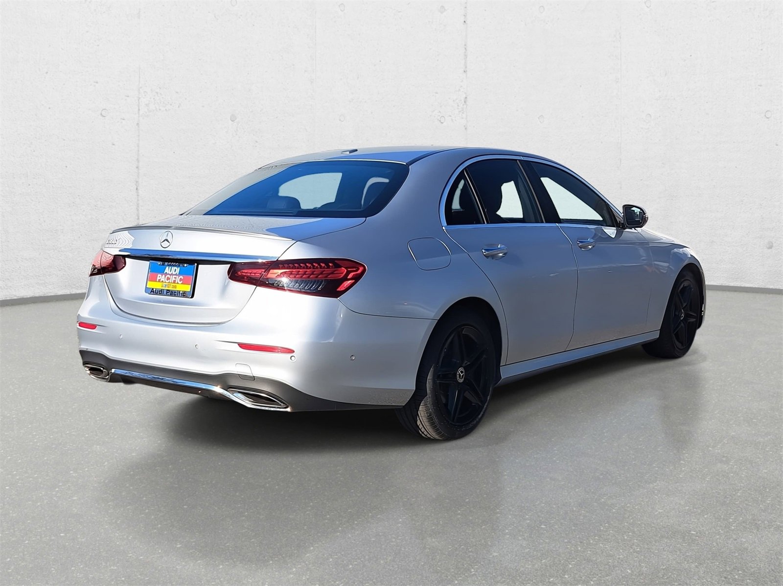 Used 2022 Mercedes-Benz E 350 Sedan w/ AMG Line Exterior image 5