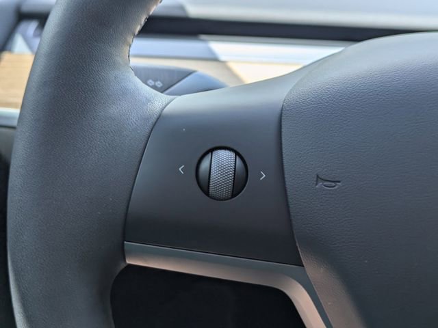 Used 2022 Tesla Model Y Performance AWD/4WD image 26