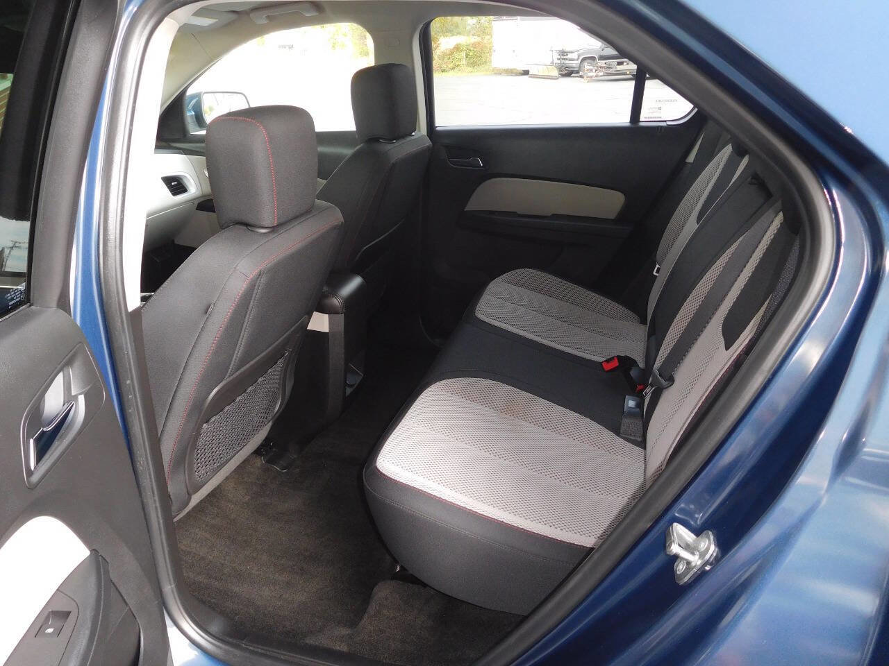 Used 2017 Chevrolet Equinox LT image 6