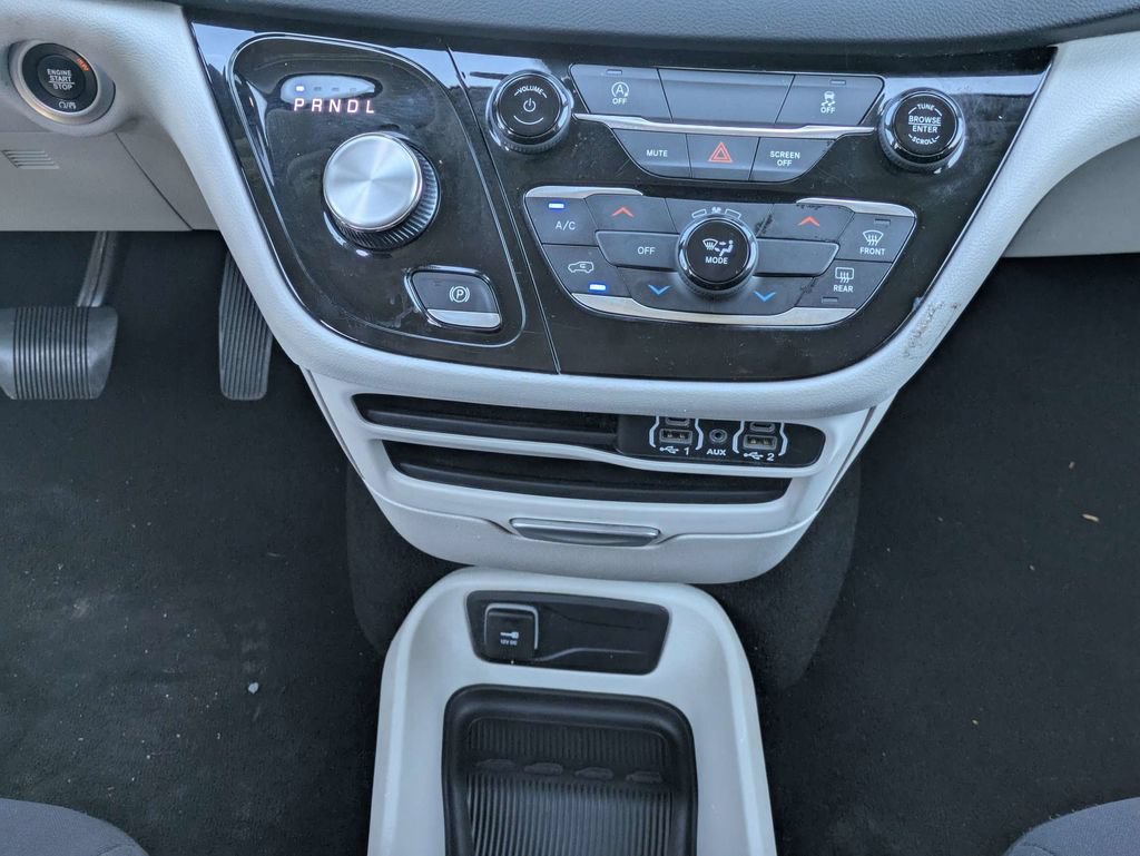 Used 2023 Chrysler Voyager LX FWD image 18