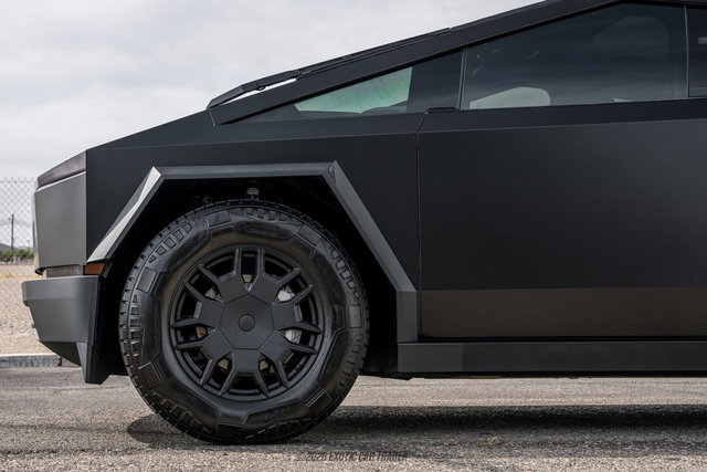 Used 2024 Tesla Cybertruck Cyberbeast AWD/4WD image 2