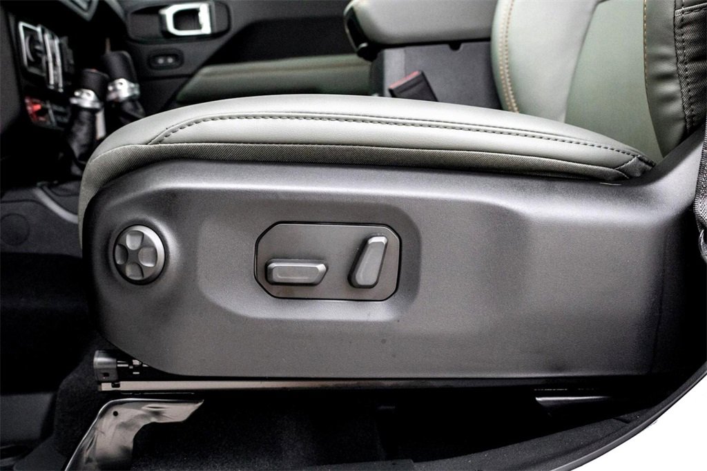 New 2025 Jeep Gladiator Mojave w/ Dual Top Group image 8