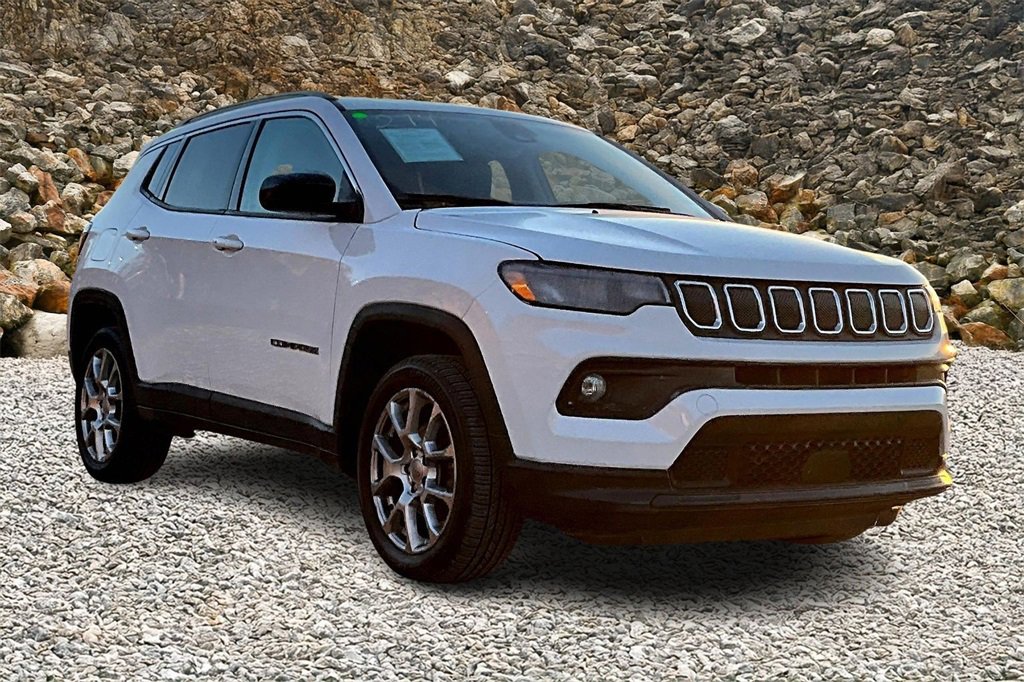 Used 2022 Jeep Compass Latitude image 9
