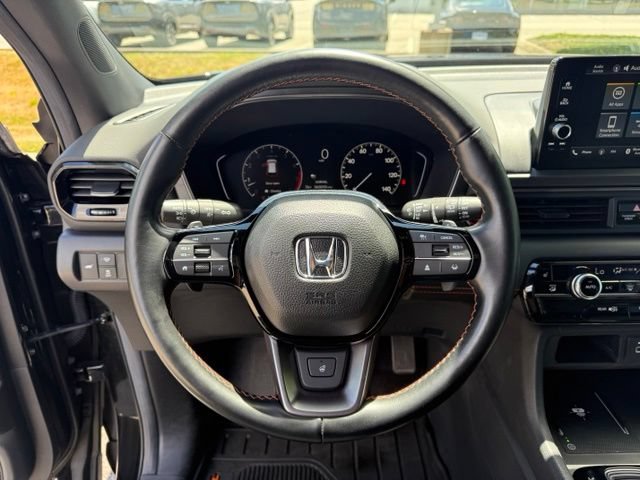 Used 2025 Honda Pilot TrailSport image 18