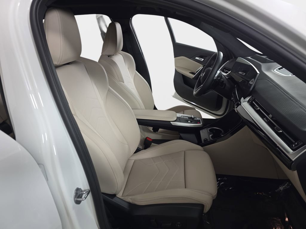 Used 2025 BMW X2 xDrive28i w/ Technology Package image 11