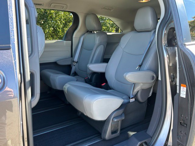 Used 2022 Toyota Sienna XLE AWD/4WD image 29