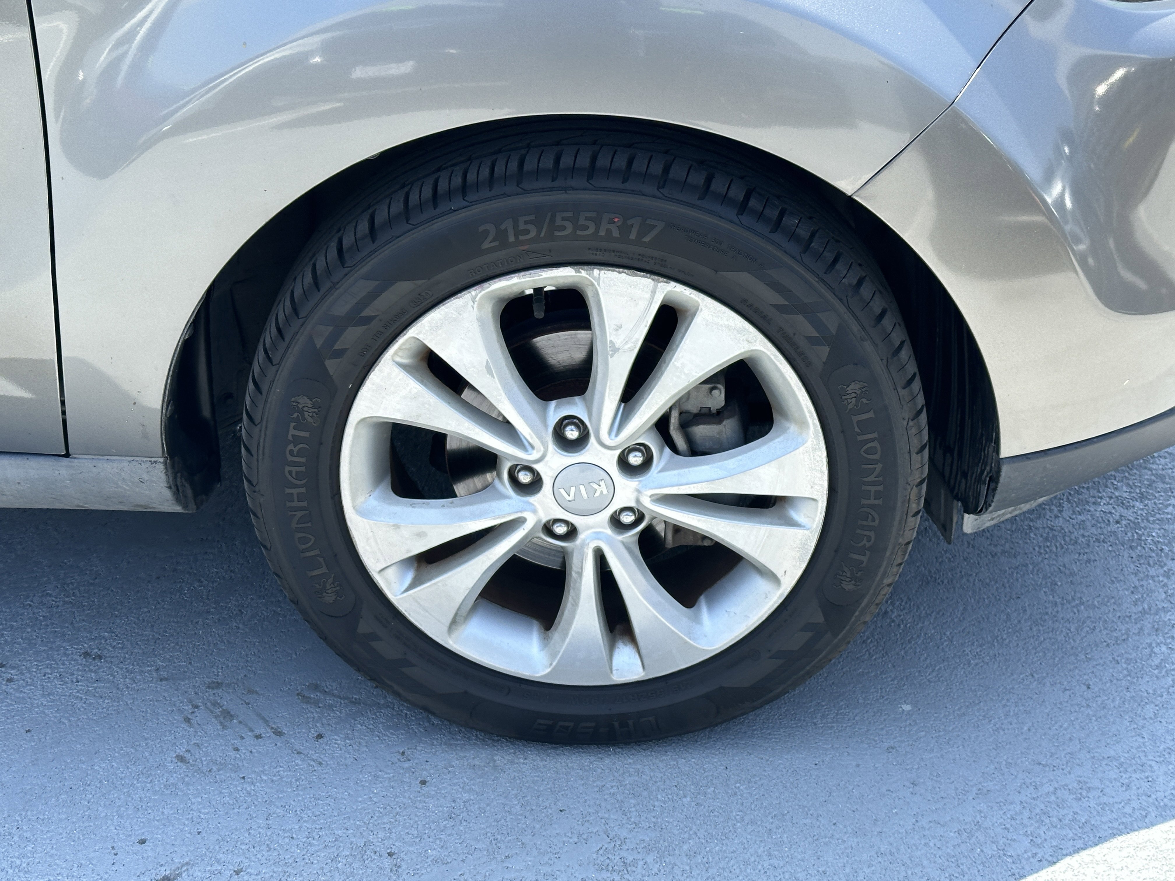 Used 2015 Kia Soul + FWD image 12