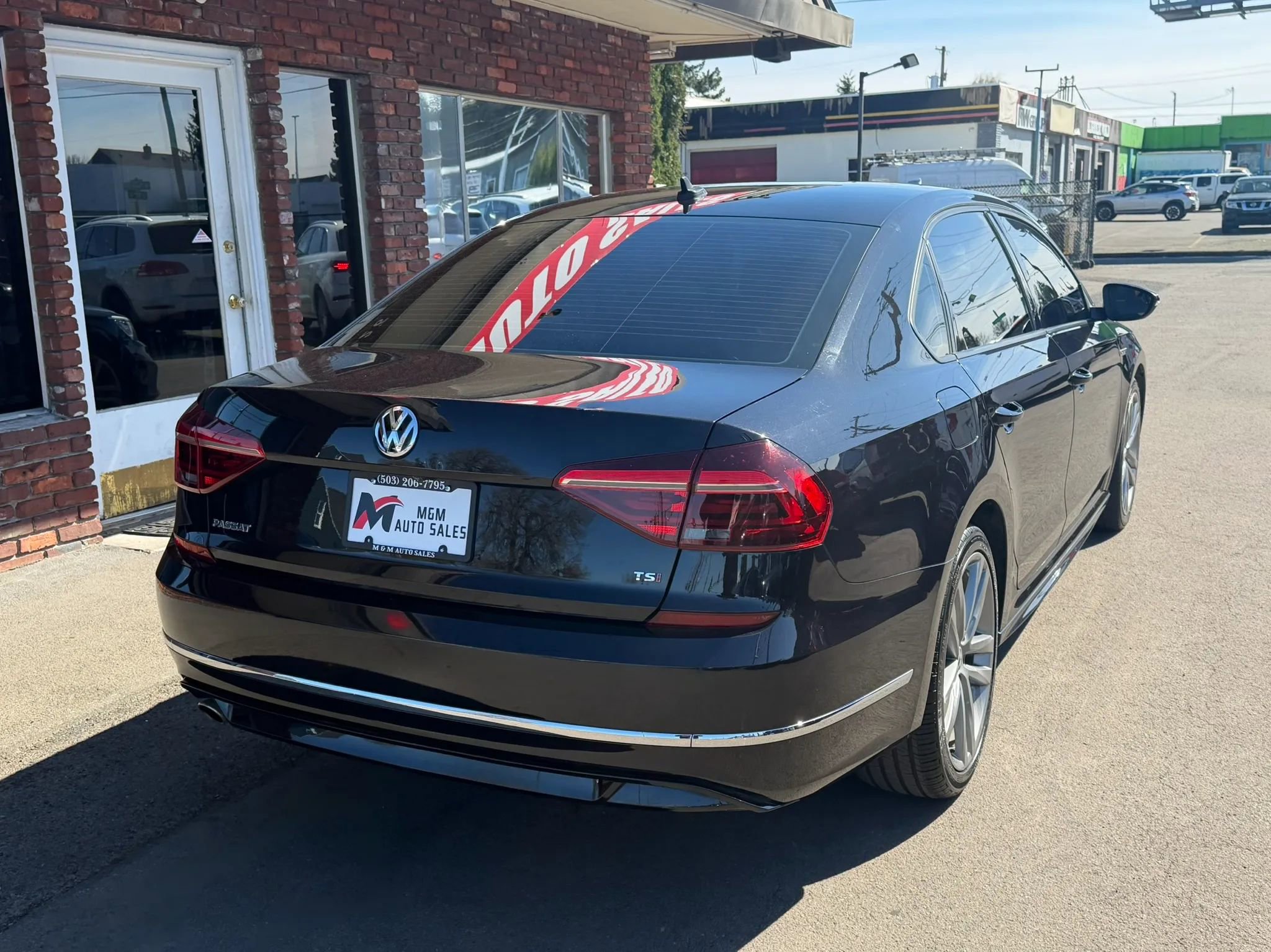 Used 2018 Volkswagen Passat 2.0T R-Line w/ R-Line Lighting Package image 3