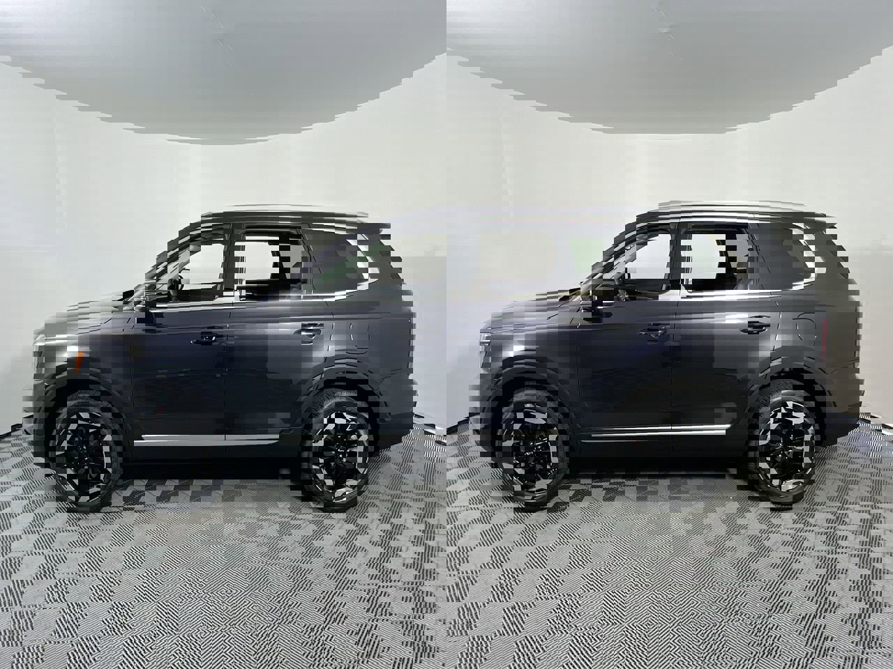 Certified 2024 Kia Telluride EX w/ EX Captain's Chair Package FWD image 5