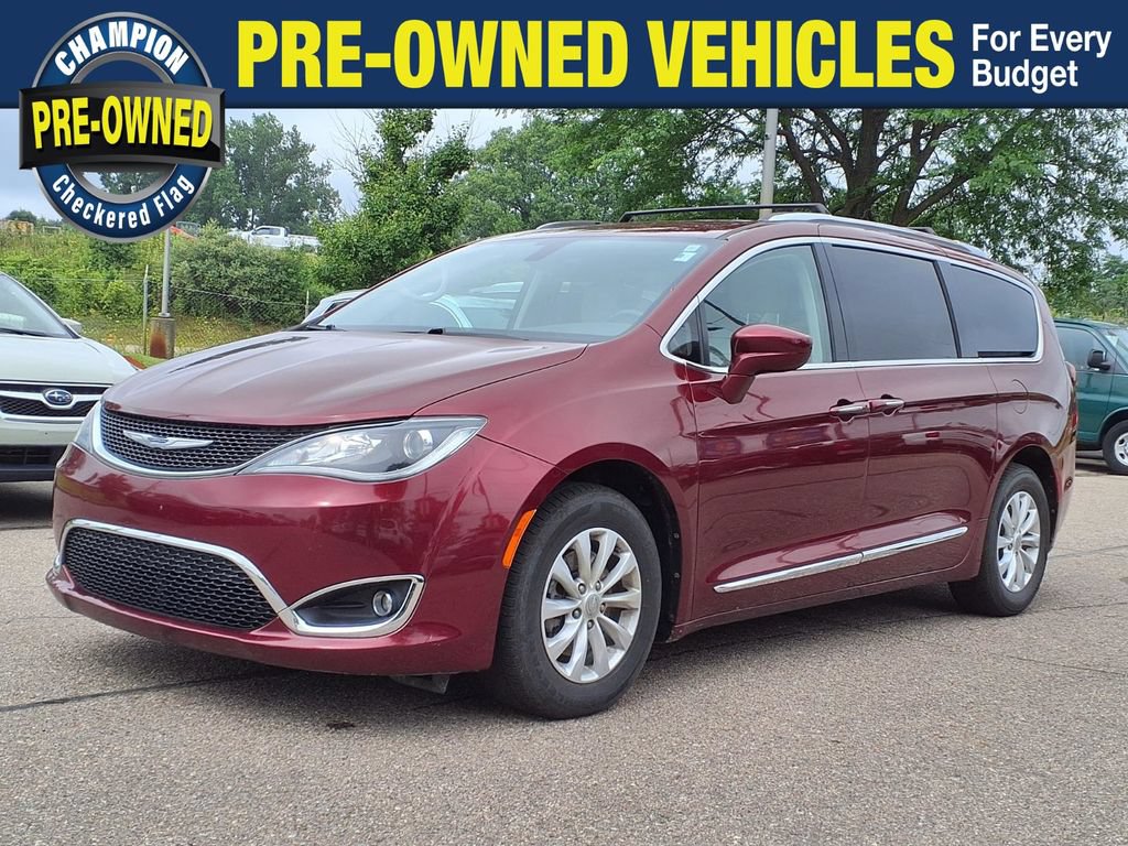 Used 2019 Chrysler Pacifica Touring-L FWD image 1