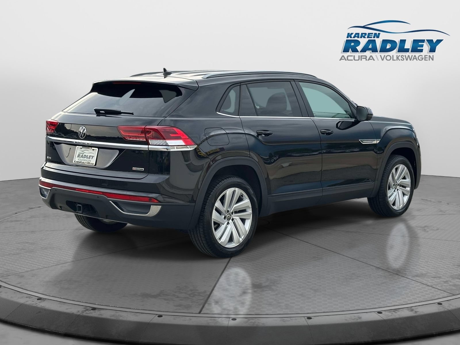 Certified 2020 Volkswagen Atlas Cross Sport SE w/ Towing Package AWD/4WD image 2