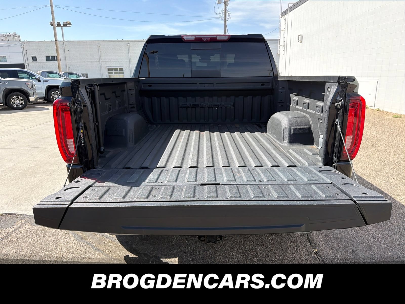 Used 2024 GMC Sierra 1500 Denali AWD/4WD image 9