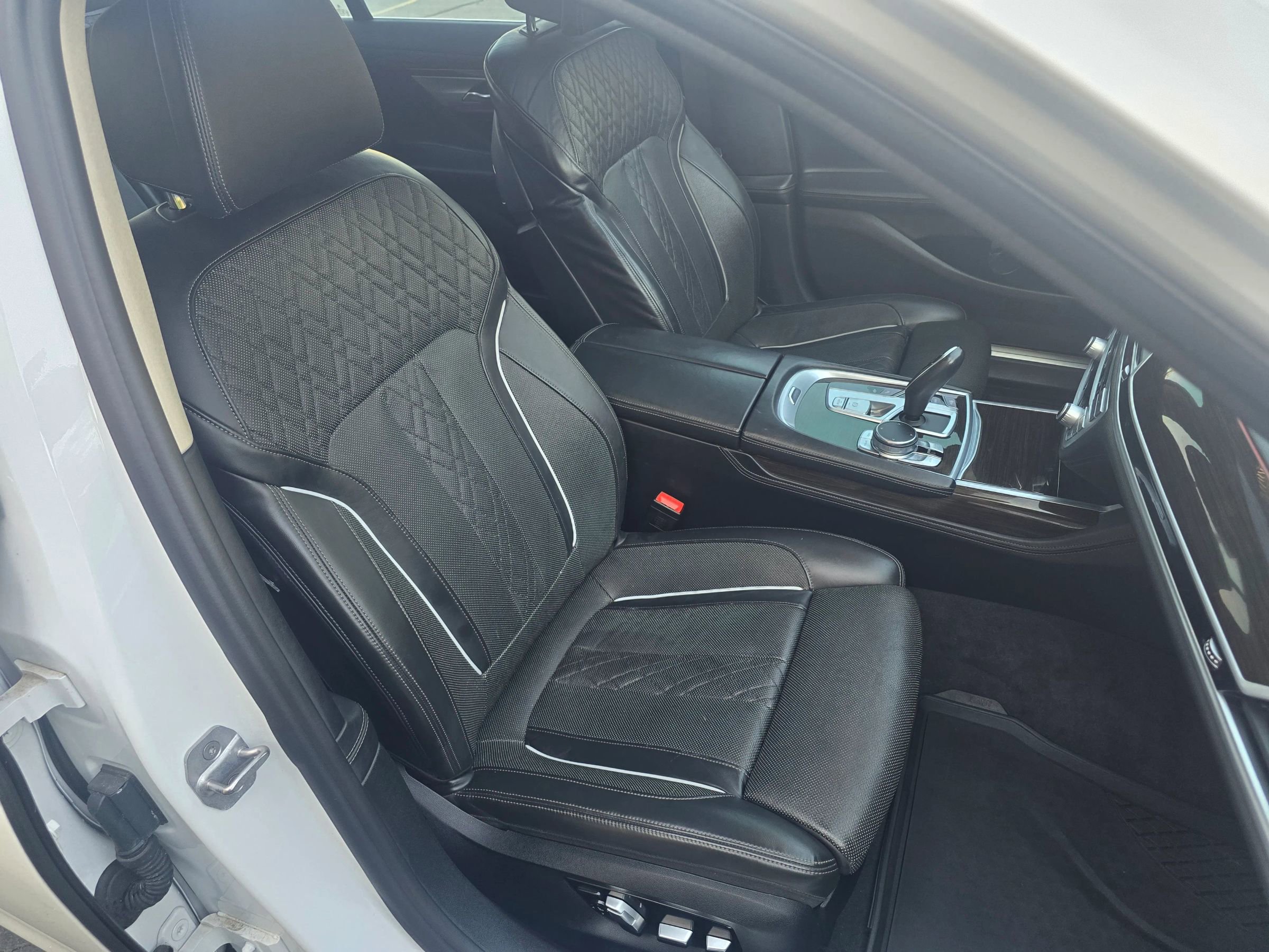 Used 2018 BMW 750i xDrive AWD/4WD image 27