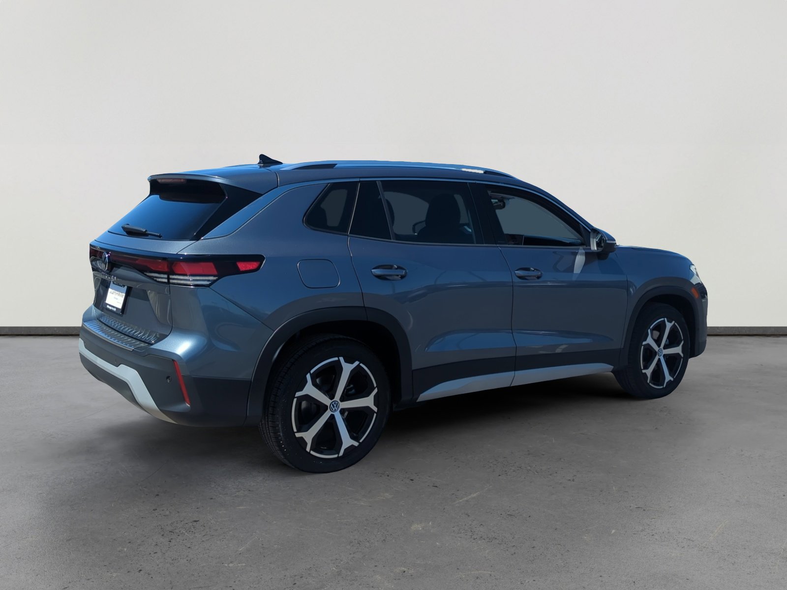 Used 2025 Volkswagen Tiguan SE image 5