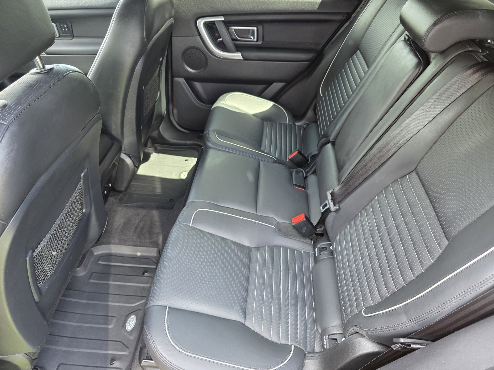 Used 2017 Land Rover Discovery Sport HSE Luxury image 14