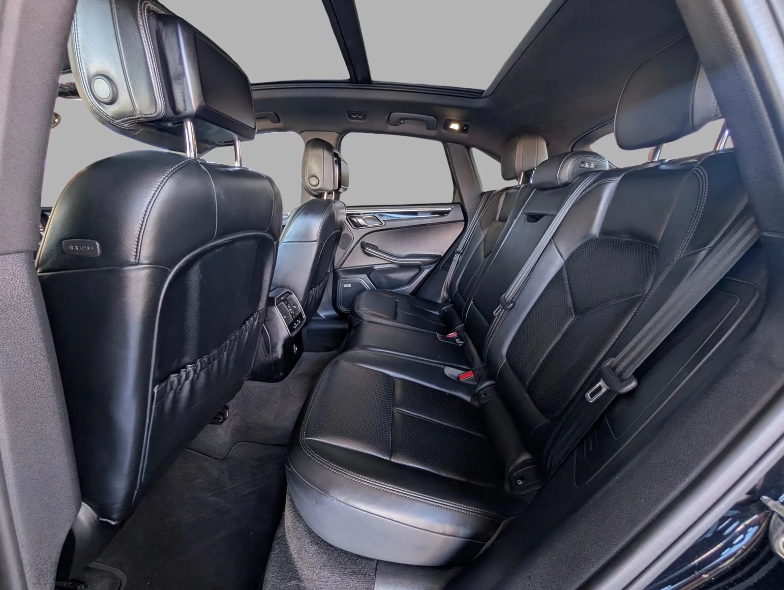 Used 2018 Porsche Macan Sport Edition w/ Premium Package Plus AWD/4WD image 24