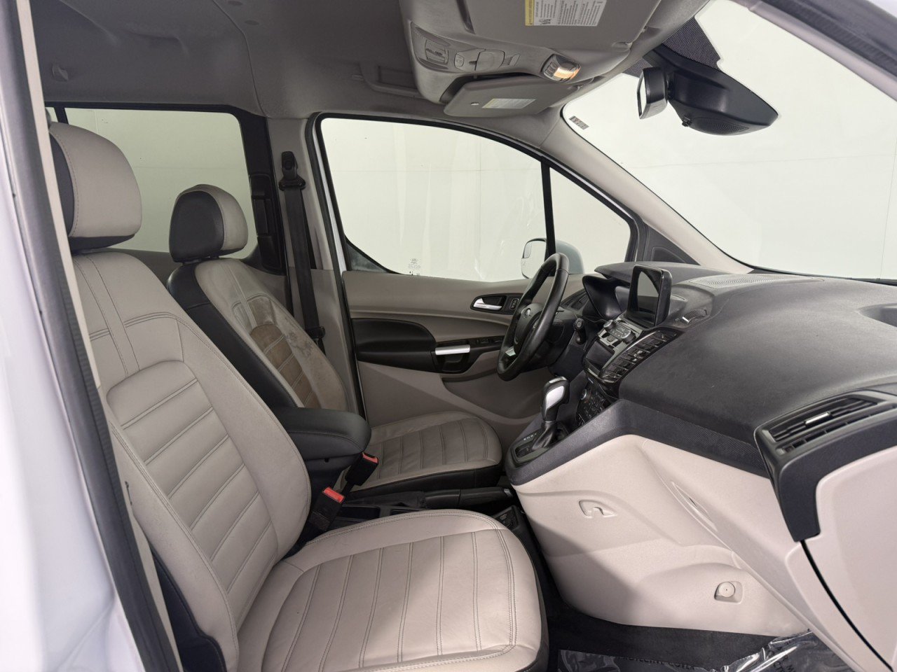 Used 2023 Ford Transit Connect Titanium FWD image 10