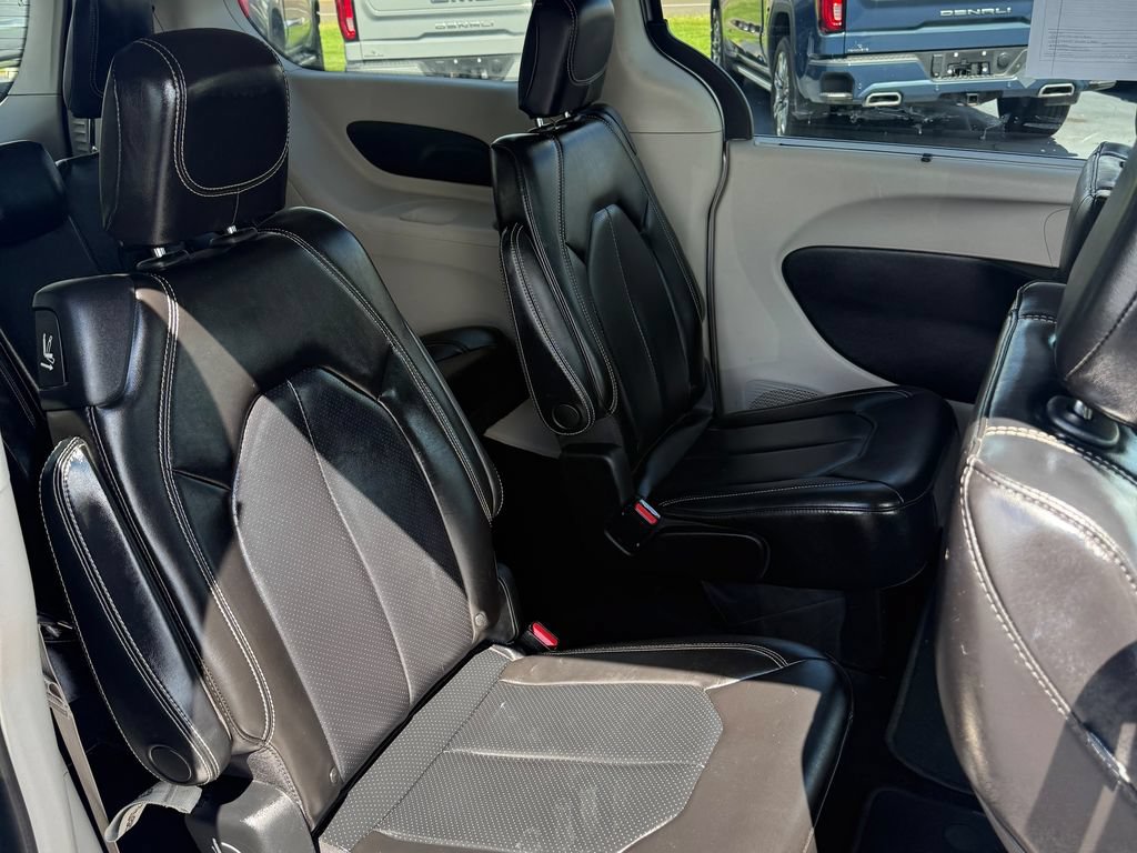 Used 2020 Chrysler Voyager Lxi FWD image 28