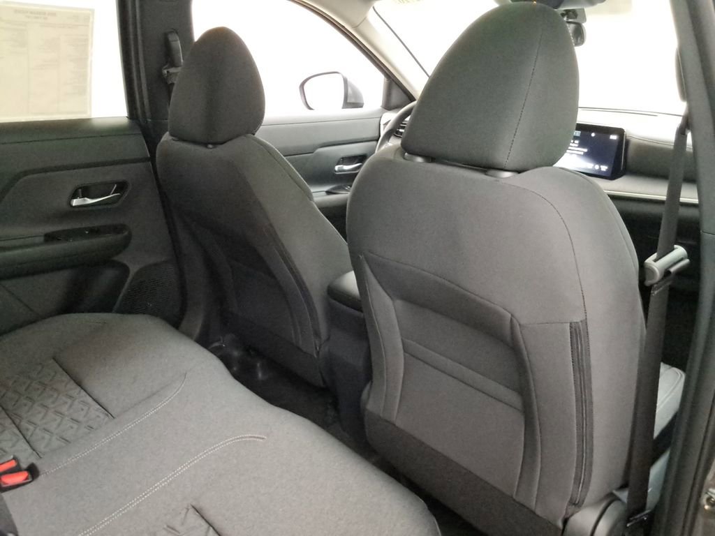 Used 2025 Nissan Kicks SV w/ SV Premium Package FWD image 19