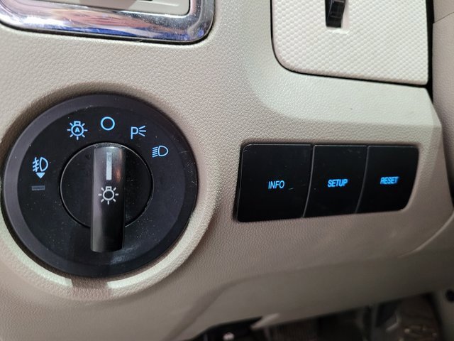 Used 2010 Mercury Mariner Premier image 37