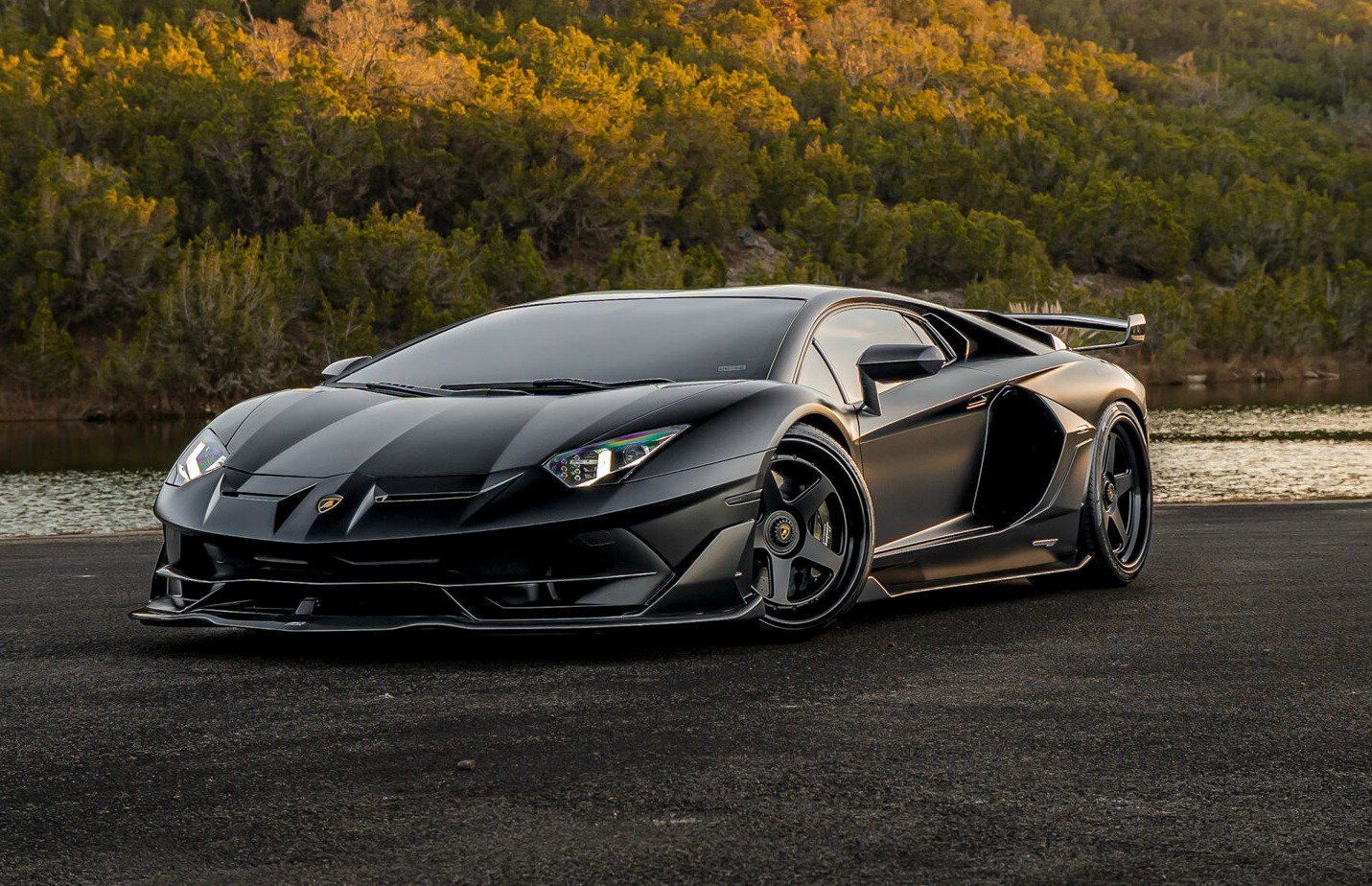 Used 2019 Lamborghini Aventador SVJ image 1