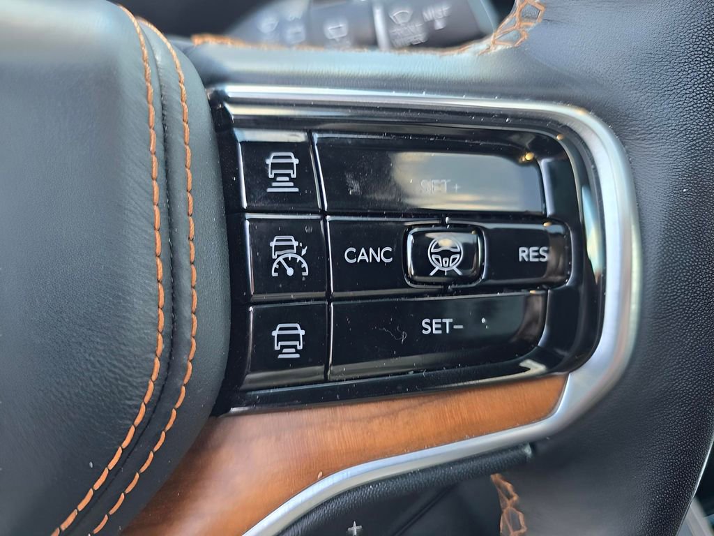 Used 2024 Jeep Grand Wagoneer L Series III AWD/4WD image 31