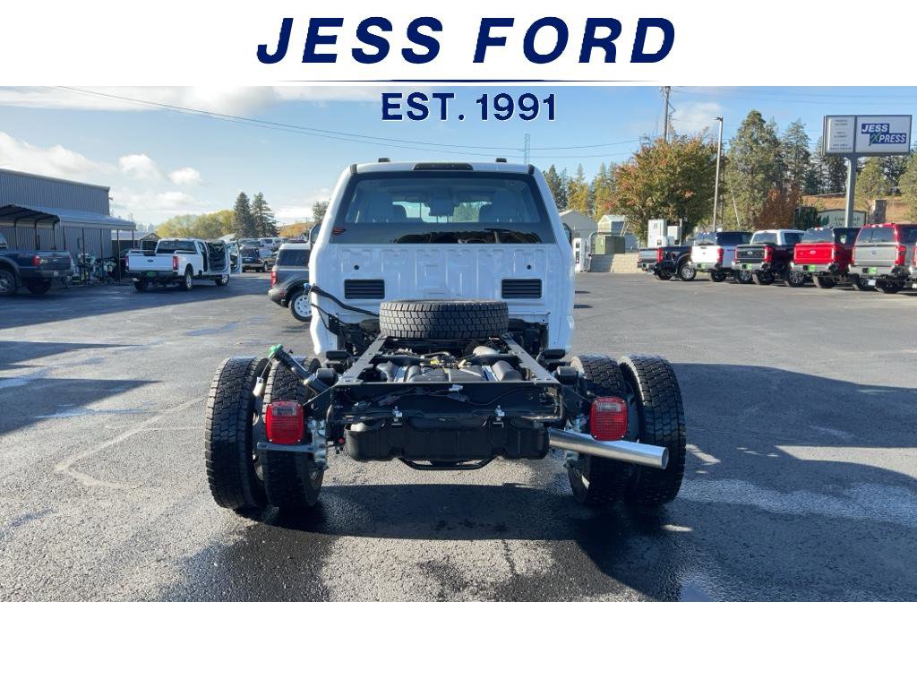 New 2026 Ford F550 4x4 Crew Cab image 4
