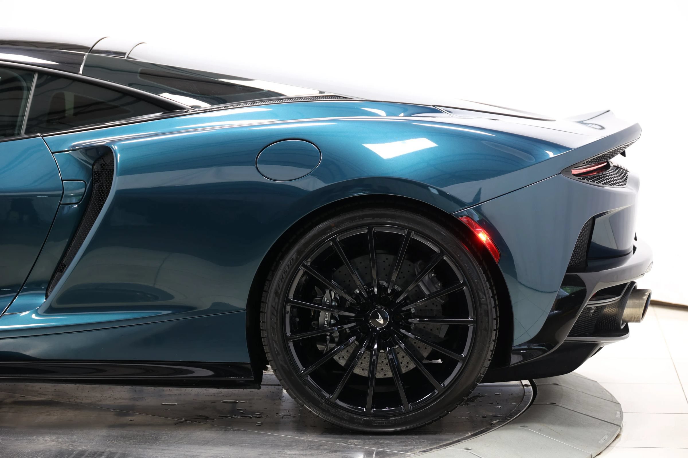 Used 2021 McLaren GT RWD image 10