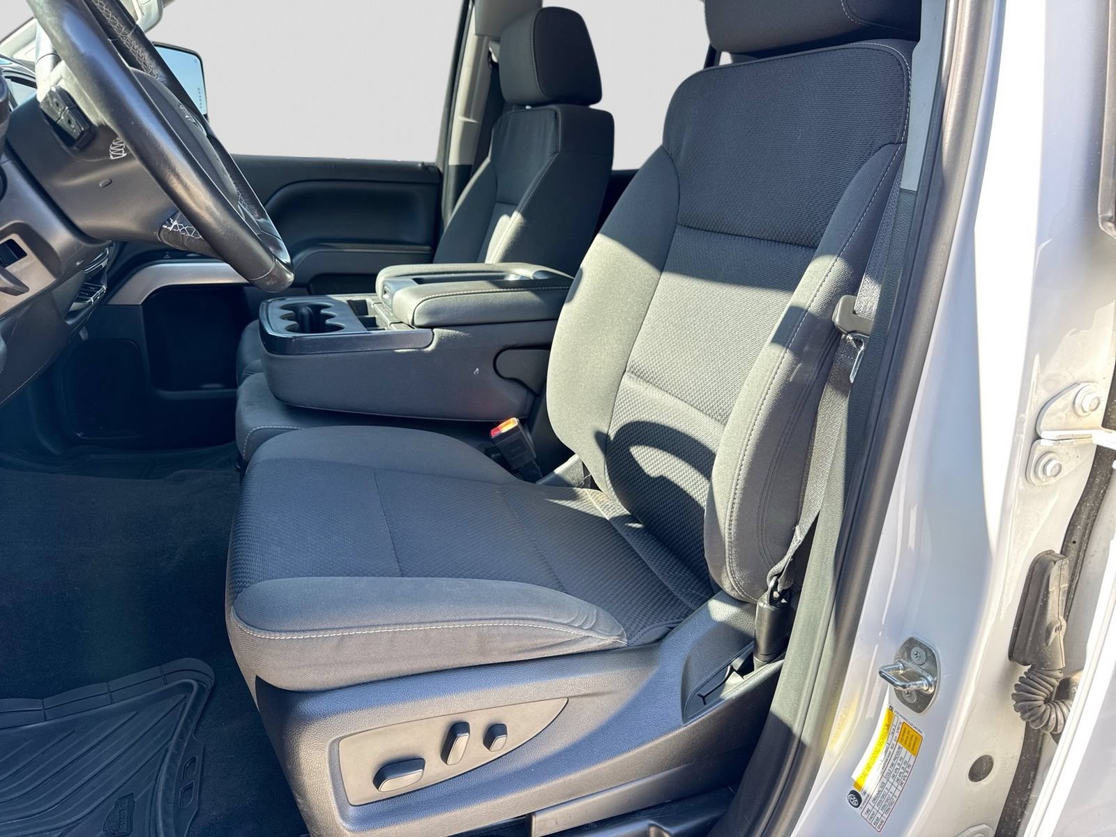 Used 2018 Chevrolet Silverado 1500 LT w/ All Star Edition AWD/4WD image 19