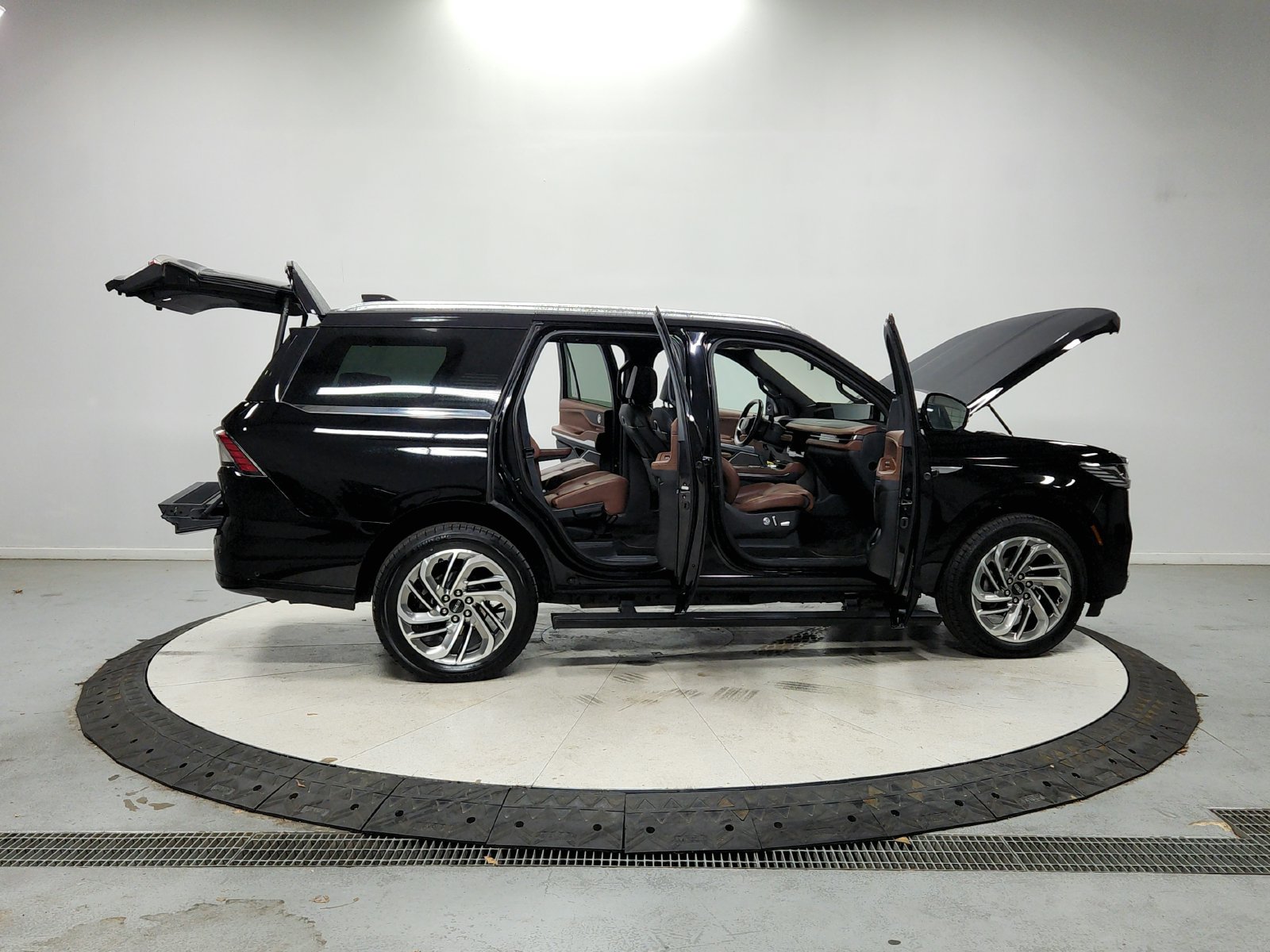 Used 2025 Lincoln Navigator Reserve AWD/4WD image 17