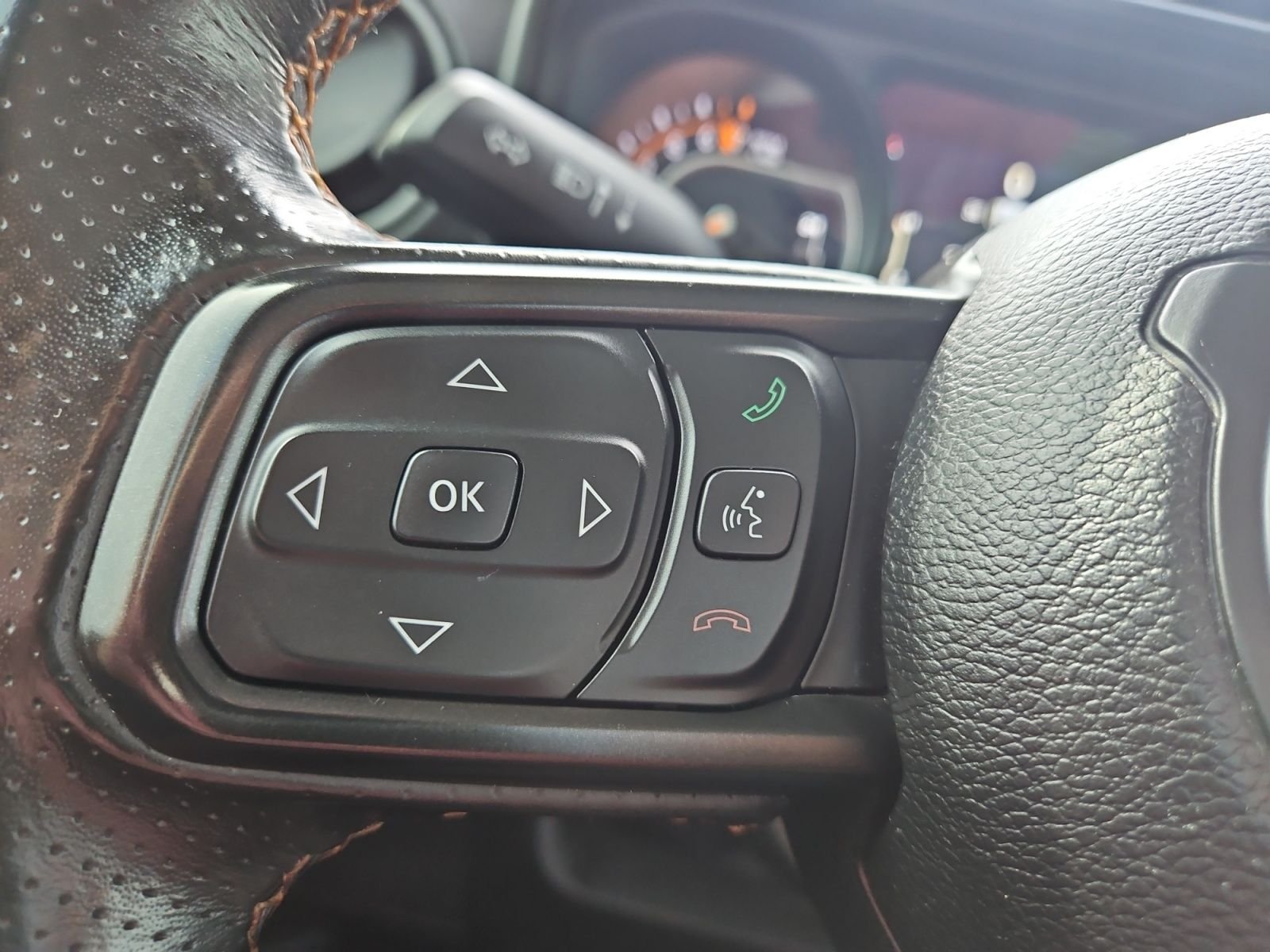 Used 2024 Jeep Gladiator Mojave w/ Convenience Group AWD/4WD image 25