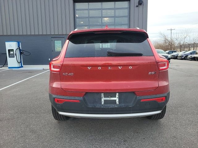 Used 2023 Volvo XC40 B5 Ultimate w/ Climate Package image 4