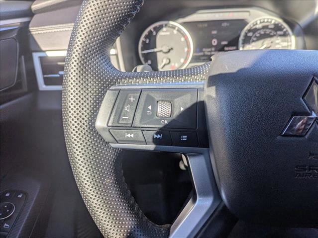 Used 2023 Mitsubishi Outlander SE image 15