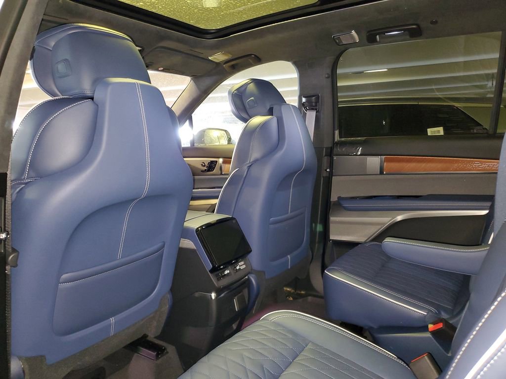 New 2026 Cadillac Vistiq Premium Luxury w/ LPO, Floor Liner Package image 10