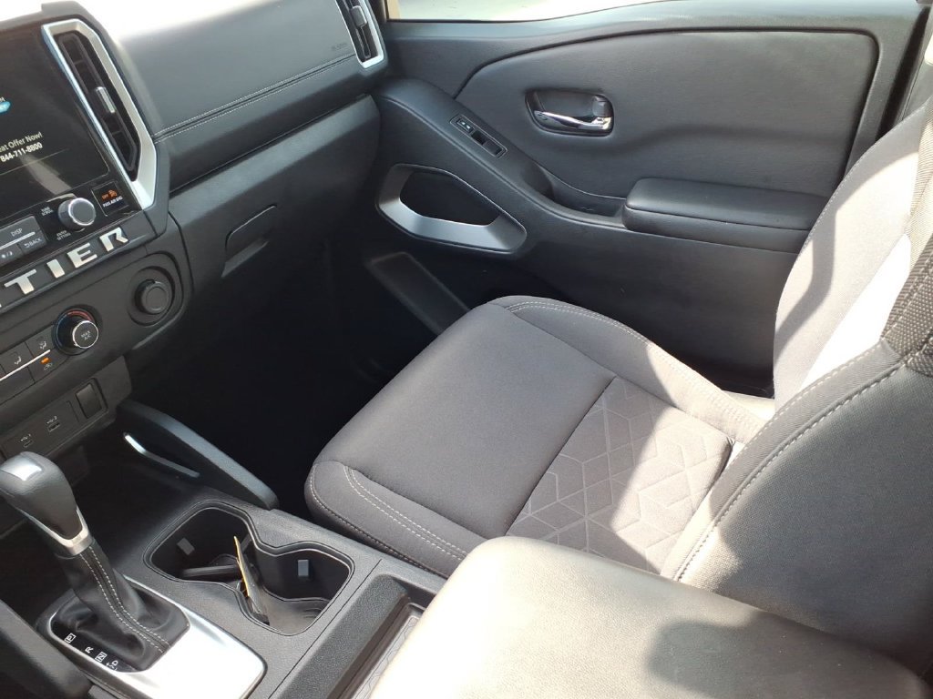 Used 2025 Nissan Frontier SV RWD image 12