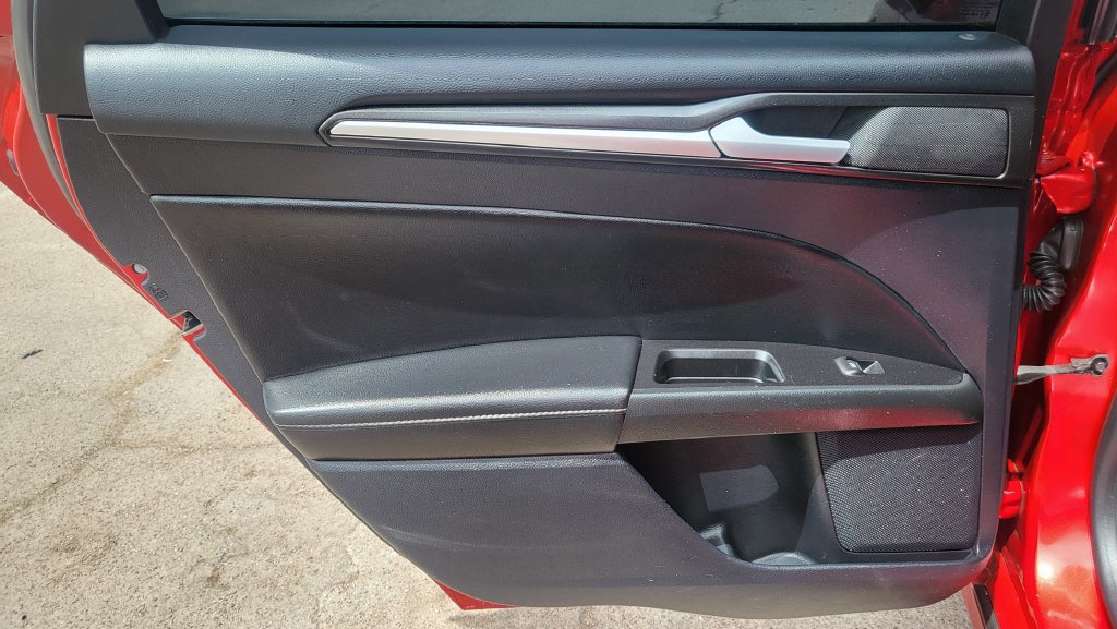 Used 2020 Ford Fusion Energi Titanium FWD image 22