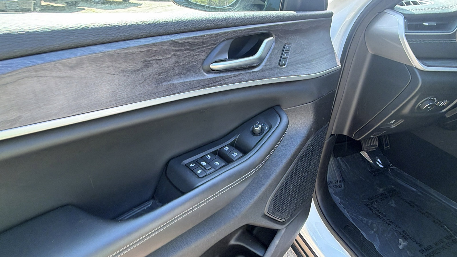 Used 2024 Jeep Grand Cherokee L Limited image 15