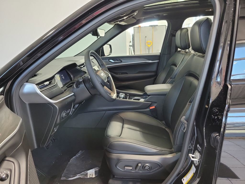 New 2026 Jeep Grand Cherokee Limited w/ Limited Altitude Package AWD/4WD image 9