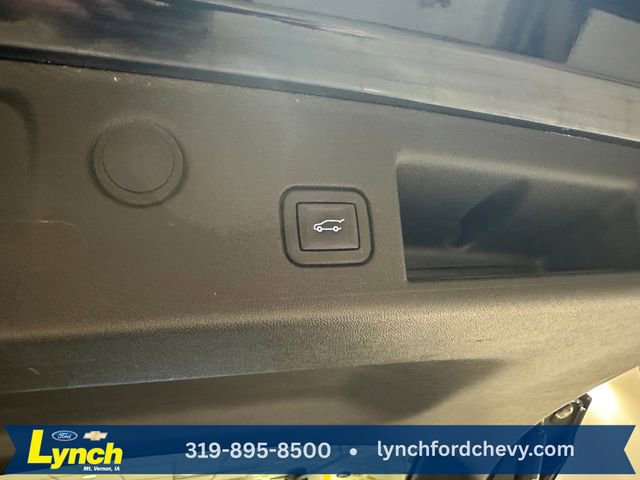 Used 2020 Chevrolet Equinox Premier w/ LPO, Cargo Package FWD image 19