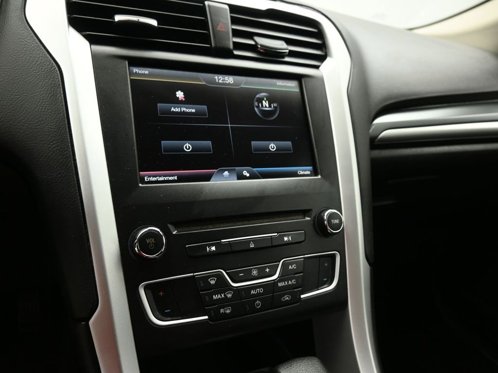 Used 2016 Ford Fusion SE FWD image 14