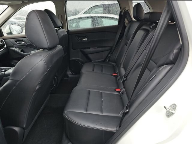 Used 2023 Nissan Rogue SL w/ SL Premium Package image 9